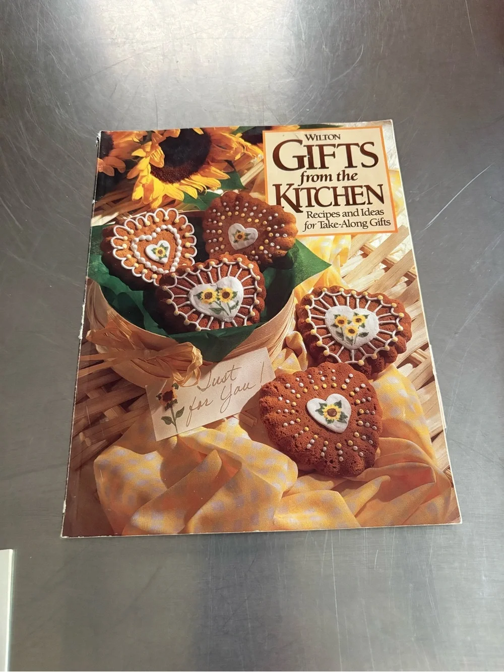 5 of some of the best holiday/ entertaining/baking soft cover books! Pre owned